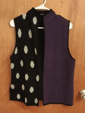 Sleeveless Knit Vest in Black, Purple & Gray